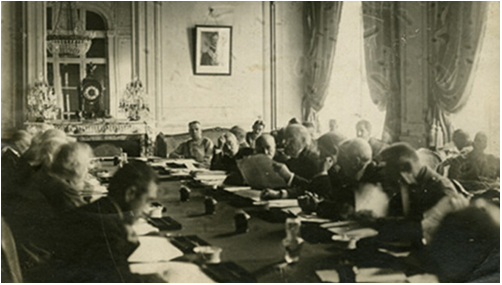 Hình 1: Hội nghị hòa bình ở Véc-xai (1919 – 1920)