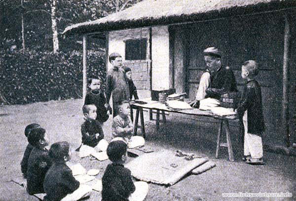 Hình 1: Một lớp học ở trường làng thời xưa