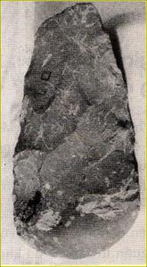 Hình 4: Rìu đá Bắc Sơn
