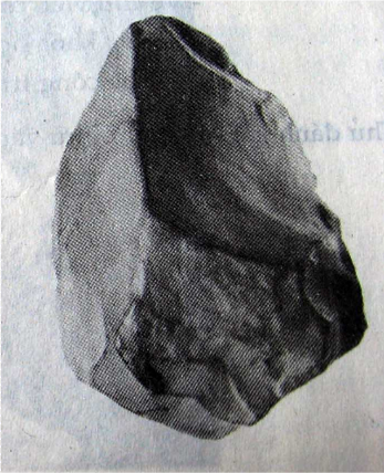 Hình 2: Rìu đá núi Đọ