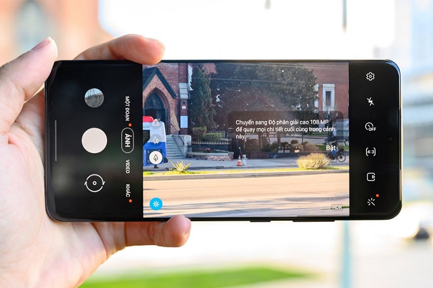 Nút chụp ảnh trên Galaxy S20 có thể chụp ảnh, quay video và chụp liên tục