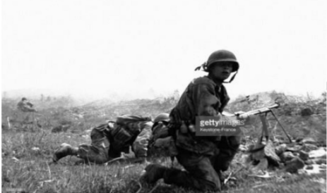 Quân Pháp giao chiến với Việt Minh ở khu vực phía nam Điện Biên Phủ