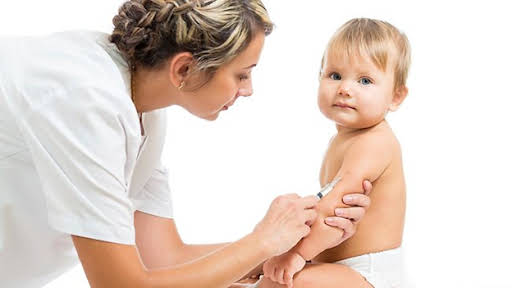 Hoạt động tiêm vắc xin cho trẻ em