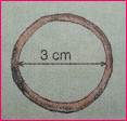 Uốn thỏi đất thành vòng tròn có đường kính khoảng 3cm
