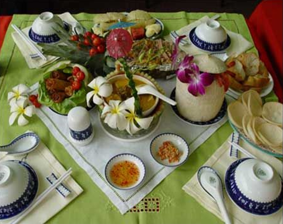 Cách trình bày bàn ăn theo phong cách Việt Nam
