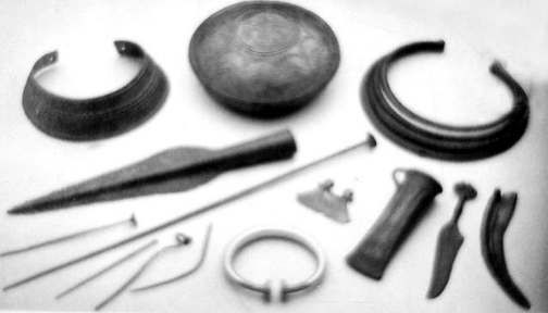 Một số dụng cụ, vũ khí, trang sức bằng đồng