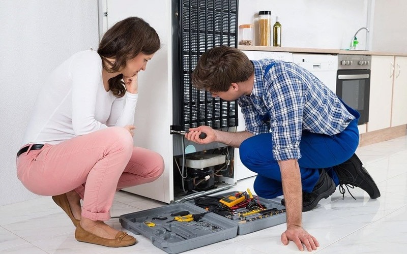 Sử dụng tủ lạnh nên kiểm tra thường xuyên các mối hàn, ống dẫn của thiết bị để phát hiện kịp thời sự rò rỉ