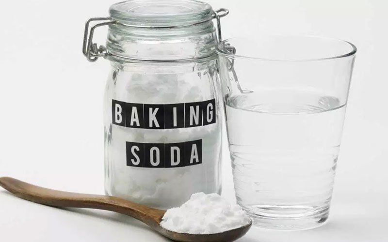 Baking soda dễ dàng mua được ở các cửa hàng, là thứ không thể thiếu trong căn bếp mỗi nhà