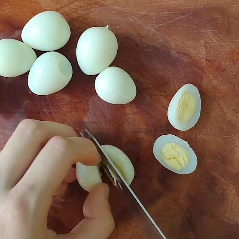 Sơ chế trứng cút