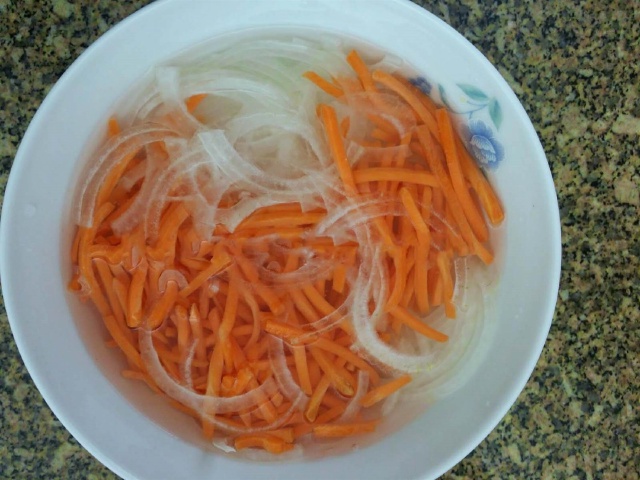 Hành tây cà rốt thái mỏng